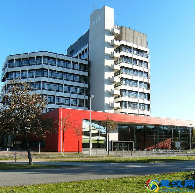 不来梅大学既是一所有着悠久历史的学校，也是一所年轻的大学