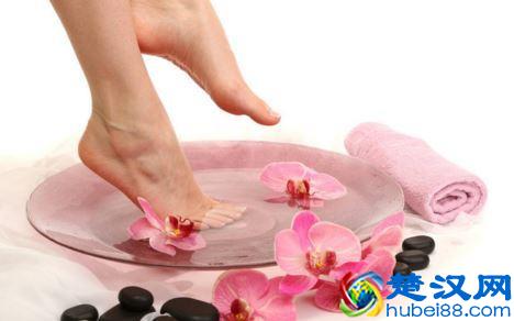 郑远元靠技术吃饭，修脚店年营业额上百万