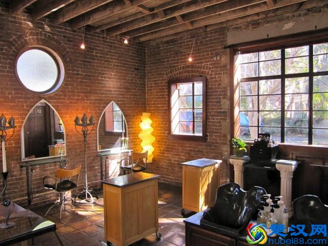 美发店加盟多少钱，理发店要想盈利需要这样经营