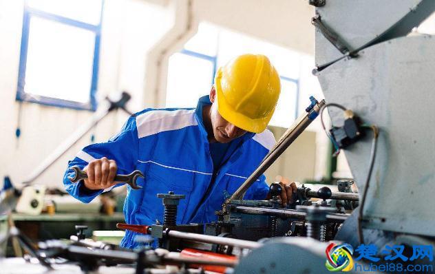 机械专业小伙毕业办公司，造机器人年销售额800万