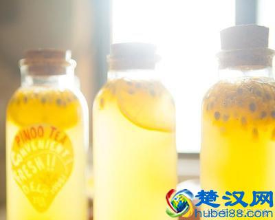 教你做百香果蜂蜜柠檬茶，让这个夏天过足酸酸甜甜的瘾！