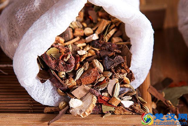 大厨教你做麻辣烫，详细的配方和做法要收藏，在家做或摆摊都能用