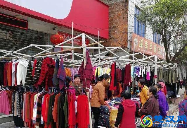 农村冬天集市摆地摊卖什么赚钱？这几类商品是个好选择！