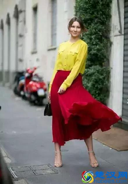 肤色暗的人这4个颜色不要穿，超级显老！