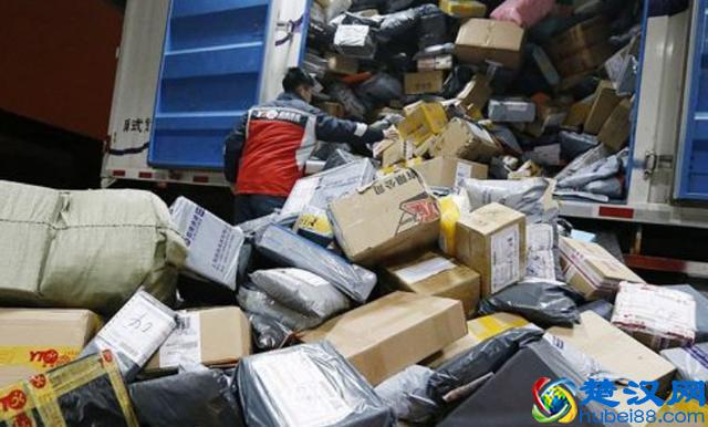 深圳送快递月薪2万？10年快递老司机：“都是拿命拼出来的”