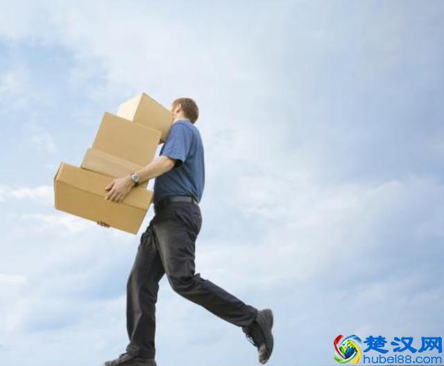 深圳送快递月薪2万？10年快递老司机：“都是拿命拼出来的”