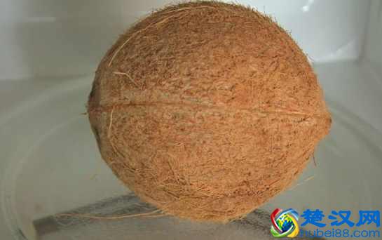 椰子怎么打开?教你几个小诀窍,不用打开椰子就可以喝到果汁