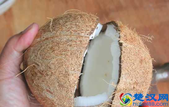 椰子怎么打开?教你几个小诀窍,不用打开椰子就可以喝到果汁