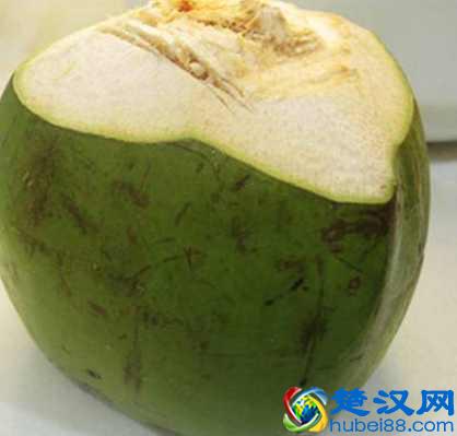 椰子怎么打开?教你几个小诀窍,不用打开椰子就可以喝到果汁