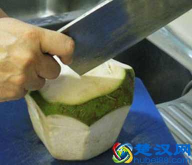 椰子怎么打开?教你几个小诀窍,不用打开椰子就可以喝到果汁