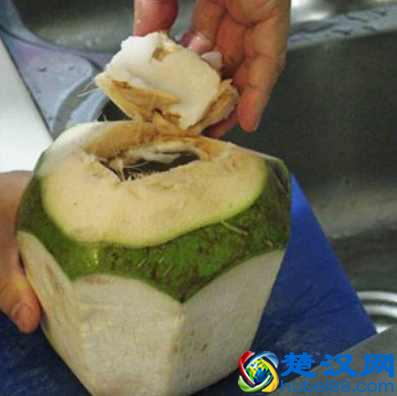 椰子怎么打开?教你几个小诀窍,不用打开椰子就可以喝到果汁