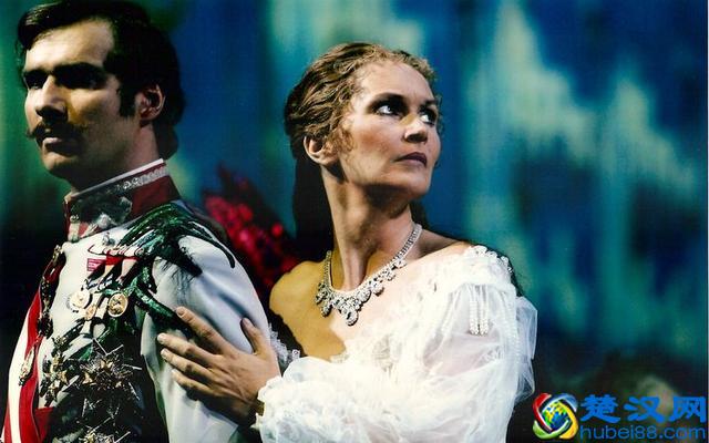 宝冢歌剧院，全日本男人的情敌，居然是比男子更英俊的女演员？