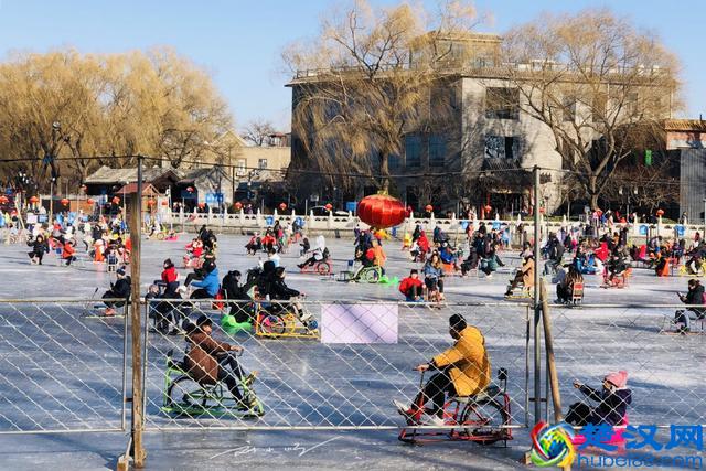 实拍北京什刹海冰场，环境简陋，门票却要80元，游客直呼：太贵！