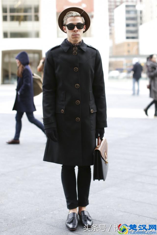 皮肤比较黑的男生穿什么衣服 给你推荐这些