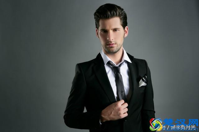 皮肤比较黑的男生穿什么衣服 给你推荐这些