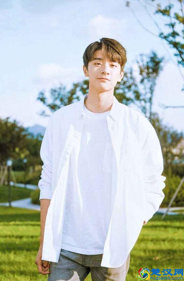 你和男神也就是一件白衬衫的差别