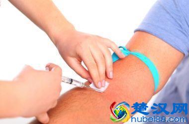 荨麻疹爆发 吃太多成主因 荨麻疹反复发作怎么办？