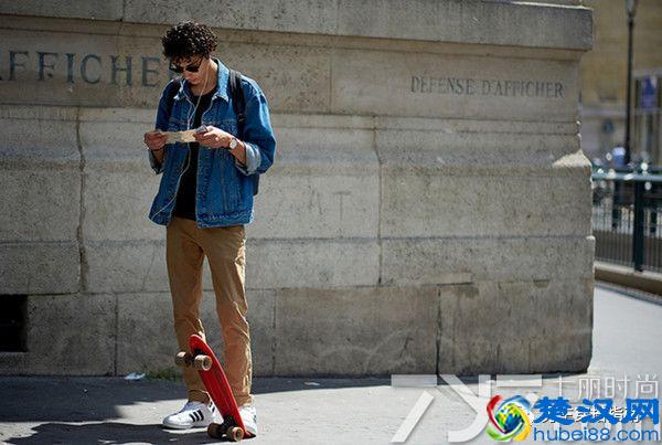 选择什么样的裤子搭配牛仔外套？