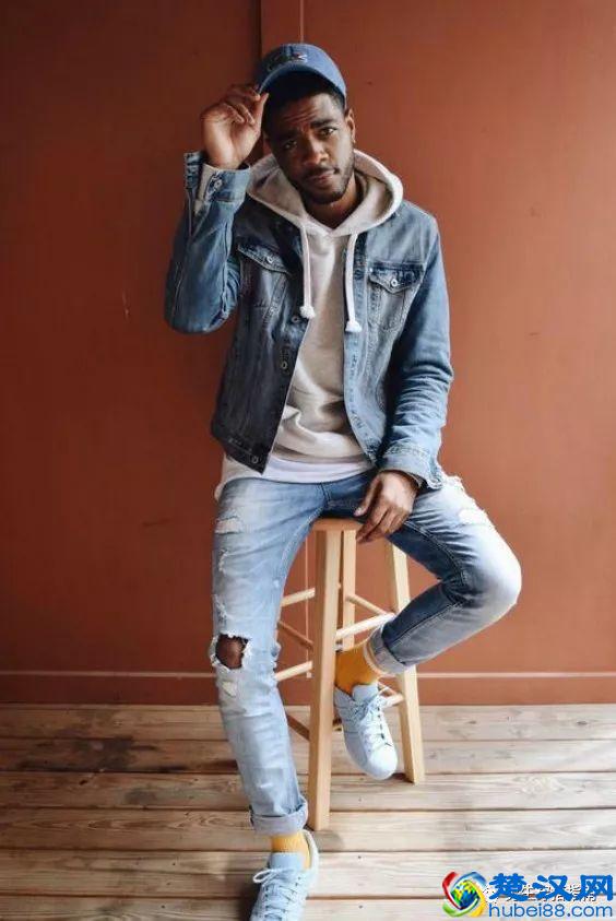 选择什么样的裤子搭配牛仔外套？
