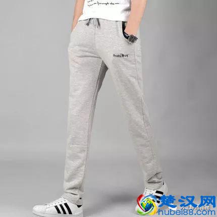 选择什么样的裤子搭配牛仔外套？