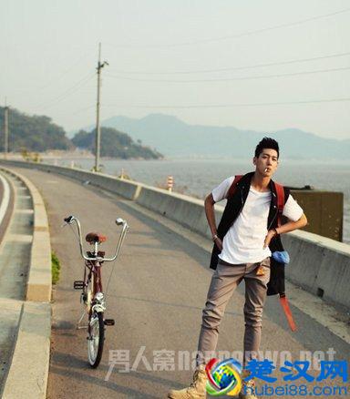 夏季男士休闲裤配什么鞋好看