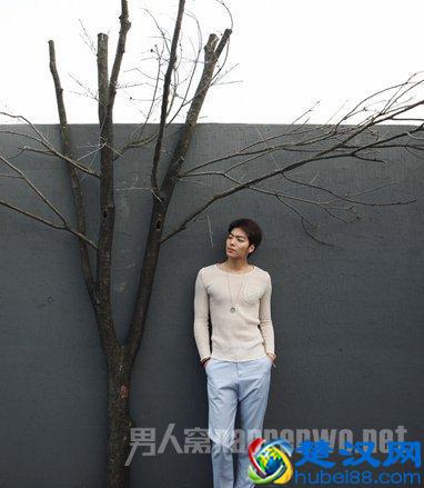 夏季男士休闲裤配什么鞋好看