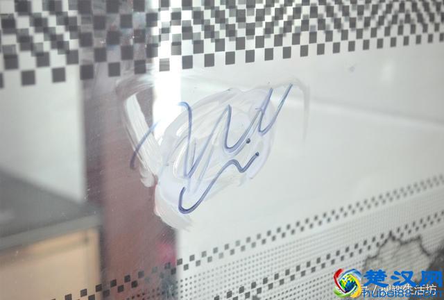 怎么去除记号笔的痕迹？只需涂点它擦一擦，立马干净如初