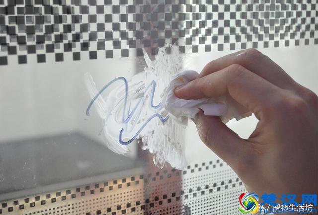 怎么去除记号笔的痕迹？只需涂点它擦一擦，立马干净如初