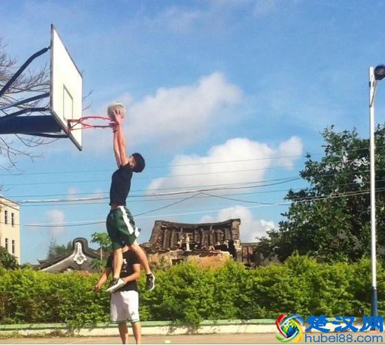 175怎么扣篮？三个动作让你快速提高弹跳力
