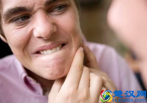 脸上的痘痘和印痘坑去除方法