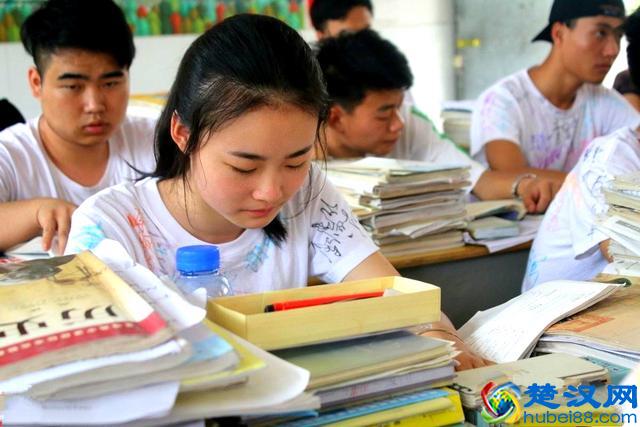 2019高考：女生学什么专业好？这4大专业最受欢迎！学姐：待遇好