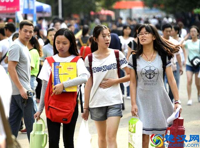 2019高考：女生学什么专业好？这4大专业最受欢迎！学姐：待遇好