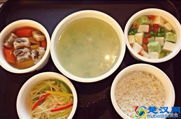 刚生完孩子的产妇吃什么好？月子餐30天食谱及做法