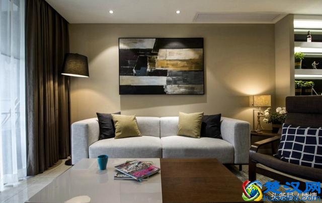 整个家充满咖啡色调，生活在这里很温馨