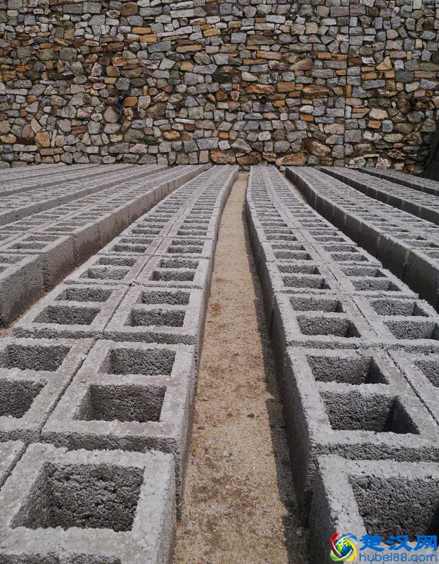 老家建个房，用多孔砖好还是空心砖好？多亏师傅提醒，差点弄错了