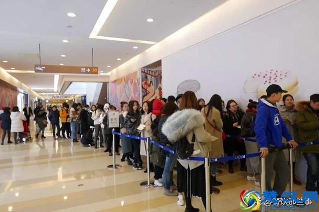 排队3小时，队伍长达几十米 网红茶饮为何如此火爆？