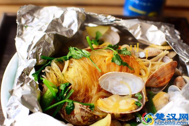 夏天再热，有这一碗花甲粉就够了，除了花蛤我更爱吃金针菇和粉丝