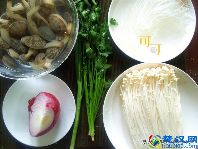 夏天再热，有这一碗花甲粉就够了，除了花蛤我更爱吃金针菇和粉丝