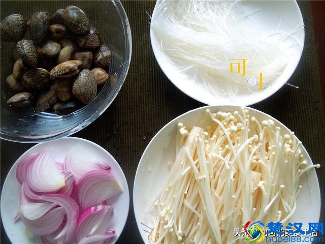 夏天再热，有这一碗花甲粉就够了，除了花蛤我更爱吃金针菇和粉丝