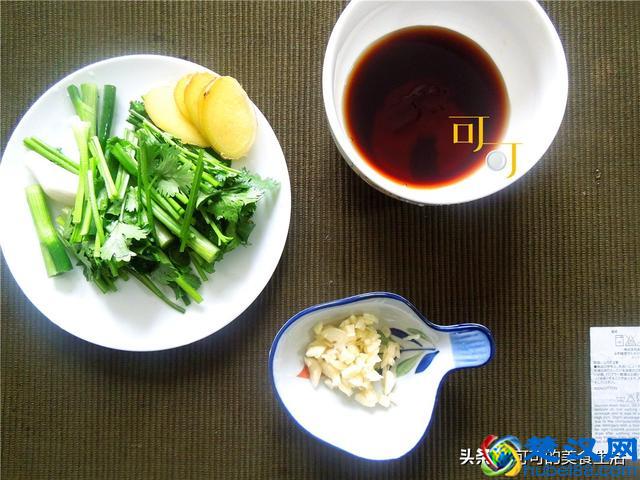 夏天再热，有这一碗花甲粉就够了，除了花蛤我更爱吃金针菇和粉丝