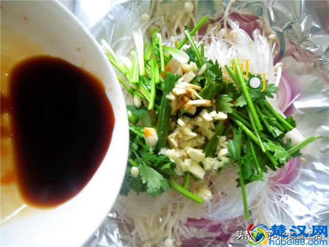 夏天再热，有这一碗花甲粉就够了，除了花蛤我更爱吃金针菇和粉丝