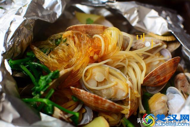 夏天再热，有这一碗花甲粉就够了，除了花蛤我更爱吃金针菇和粉丝