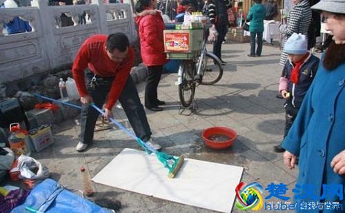 摆地摊过年前后卖什么产品好赚钱？地摊女神毛毛告诉你