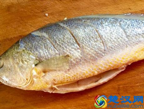 原来烤鱼做法如此简单，口感好成本低，外焦里嫩，比烤鱼店的好吃