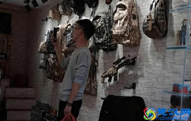 小伙投资50万开吃鸡周边实体店，第一月收入5万！第二个月凉凉