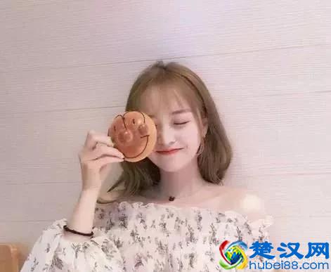 脸型宽的女生请参考这几款发型