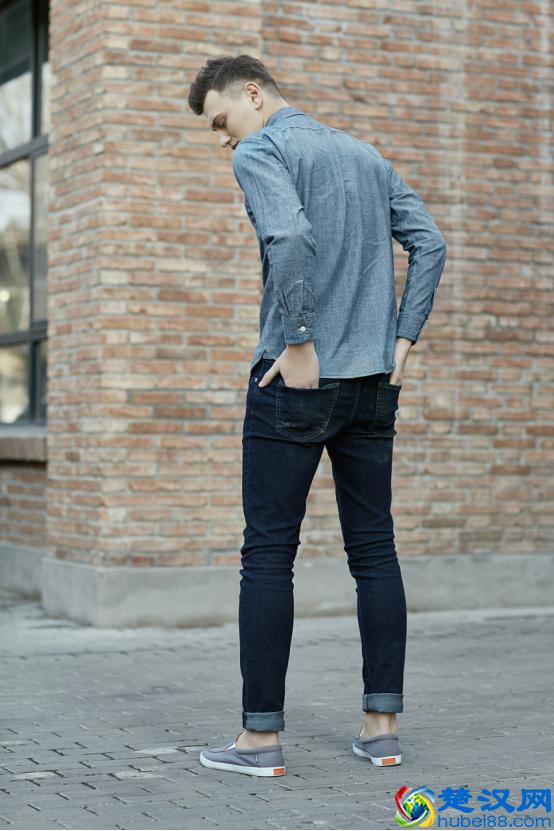 板鞋配什么裤子好看 巧搭配穿出时尚范儿