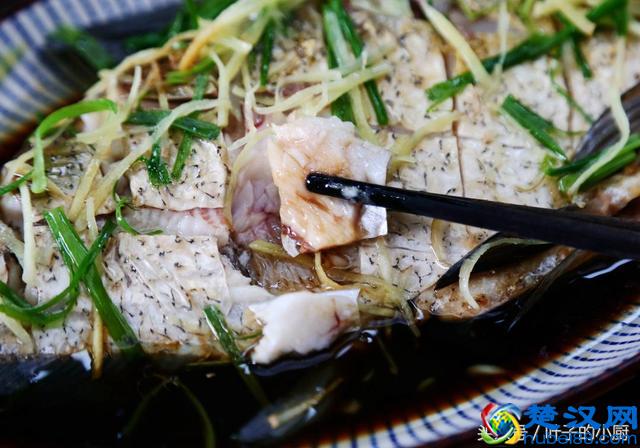 清蒸鱼好吃又不腥的秘诀，照着做准没错！不分鱼种，万能技法！