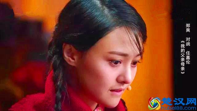 郑爽在《青春斗》淡妆出镜，嘴角黑印疑似整容？这其实是旧伤疤！