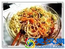 微信微博和Facebook，国内外人发的朋友圈有什么不同？